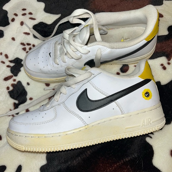 Nike Other - ✨NIKE AIR SIZE 6.5Y/WOMENS 8✨